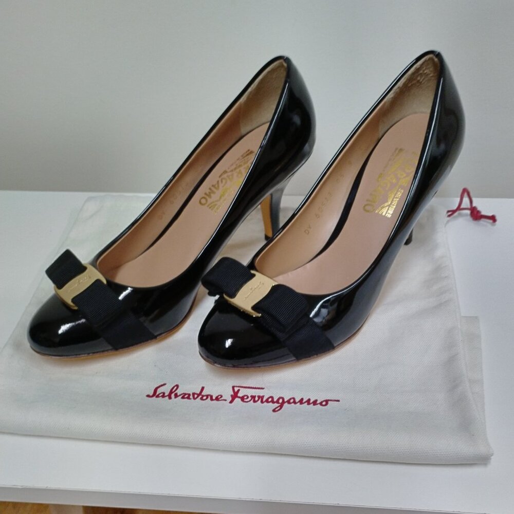Ferragamo Clara 70 Black Patent Vara Bow Heels, like new - 9C fit like US 8M